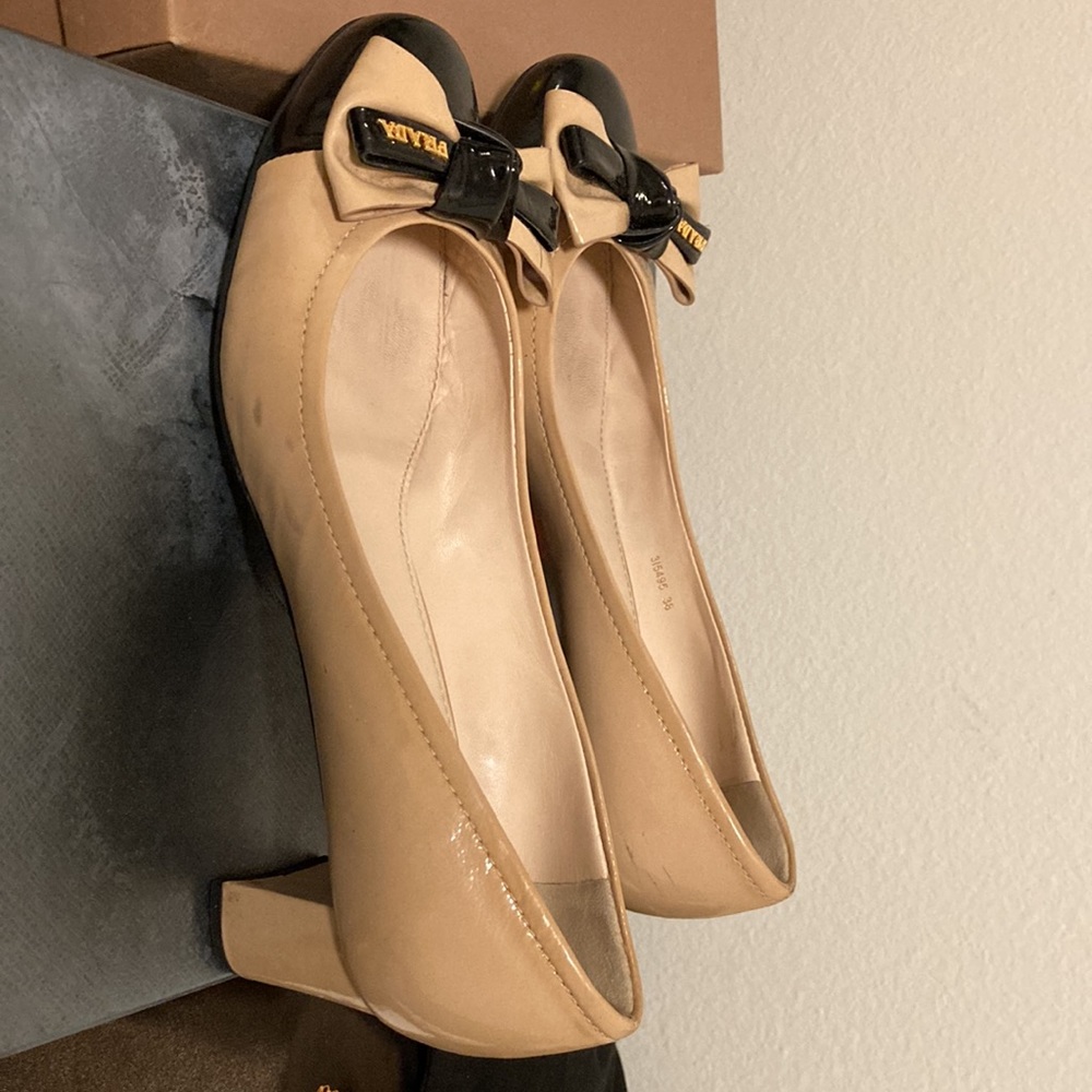 Prada mid heel pump (worn) - Picture 4 of 5